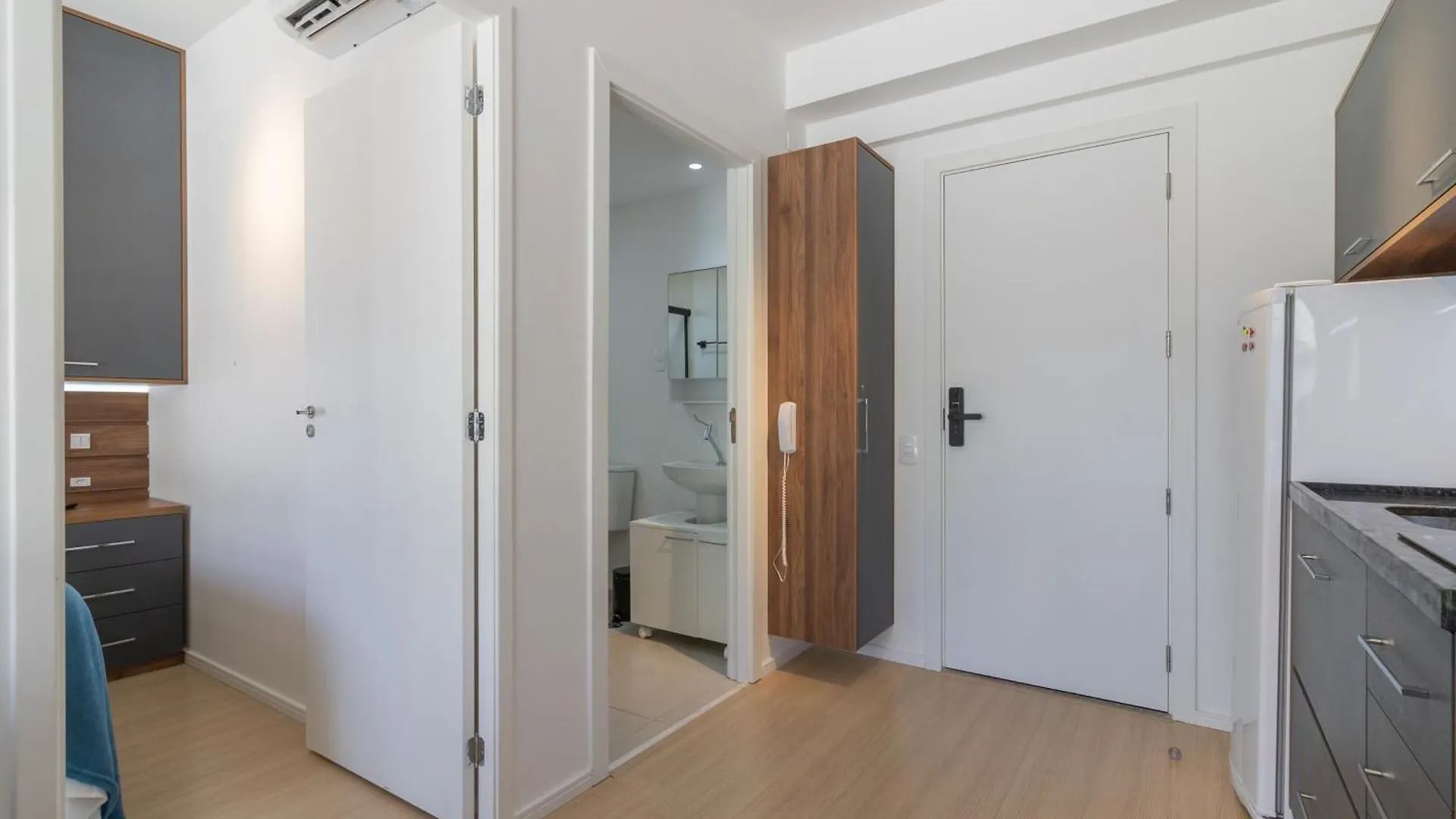 Flat Com Quarto Separado E Varanda A 200M Do Metro Vila Madalena São Paulo