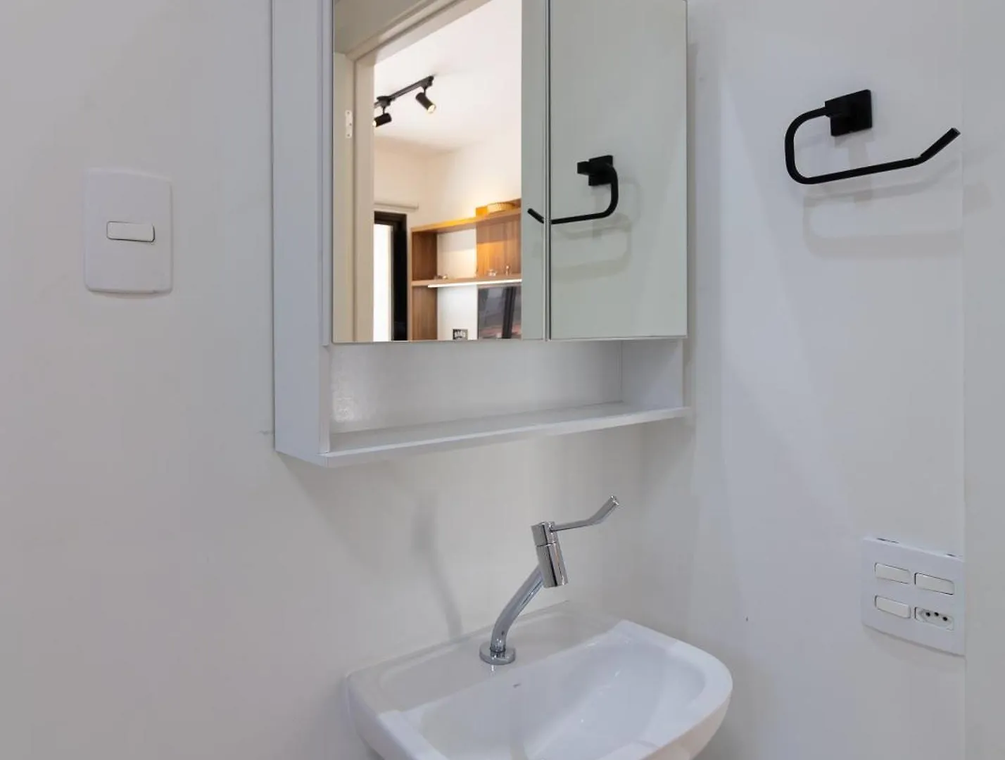 Flat Com Quarto Separado E Varanda A 200M Do Metro Vila Madalena Sao Paulo Apartment