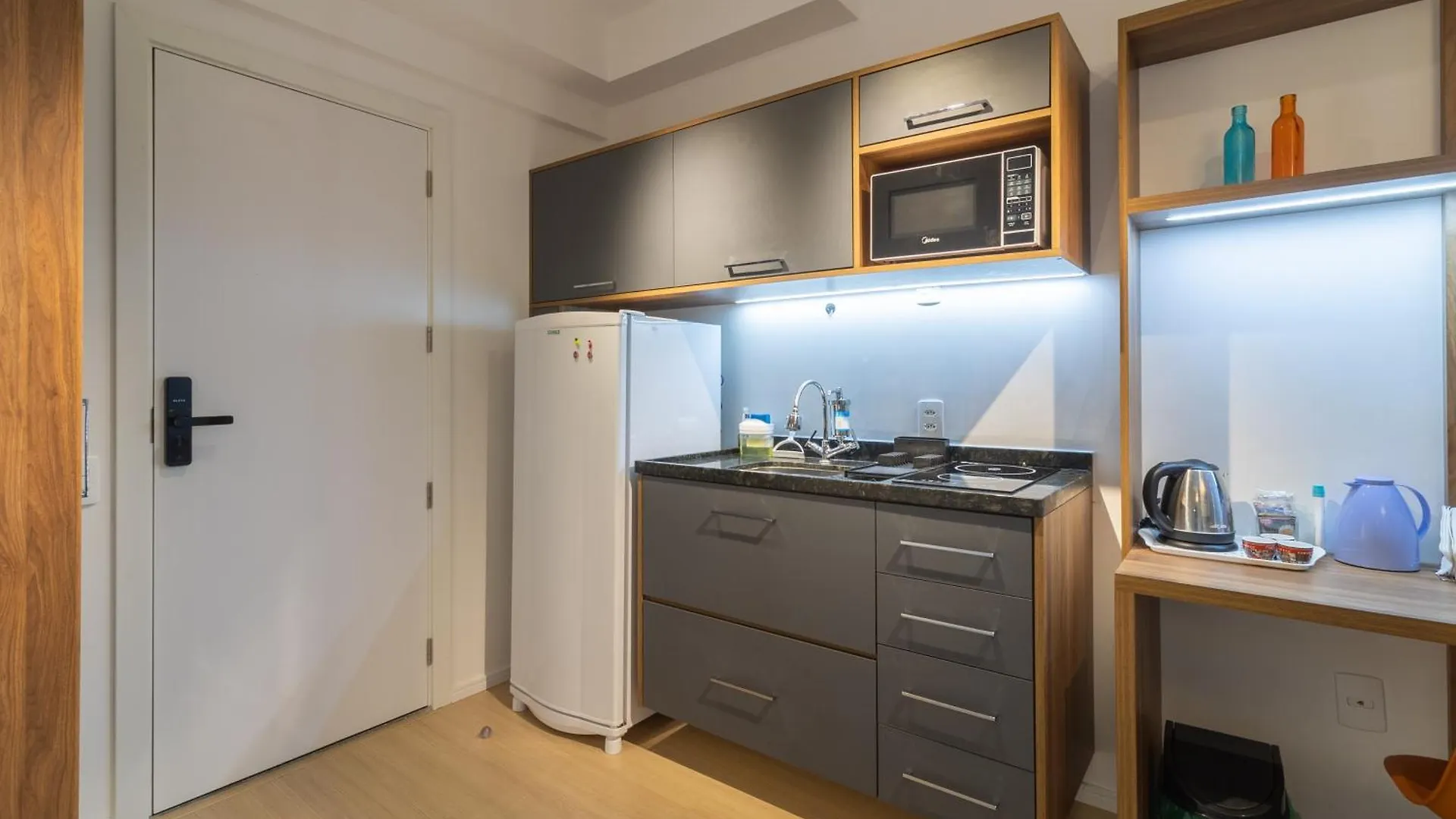 Flat Com Quarto Separado E Varanda A 200M Do Metro Vila Madalena Sao Paulo Apartment
